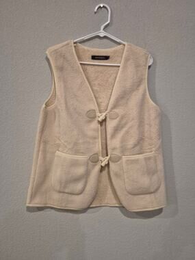 MeroKetty Women’s Apricot Vest – Size Small – Lightweight & Stylish